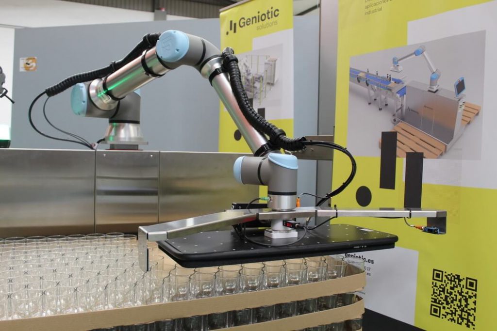 ROBOT UNIVERSAL ROBOTS 1JPG despaletizado de vasos